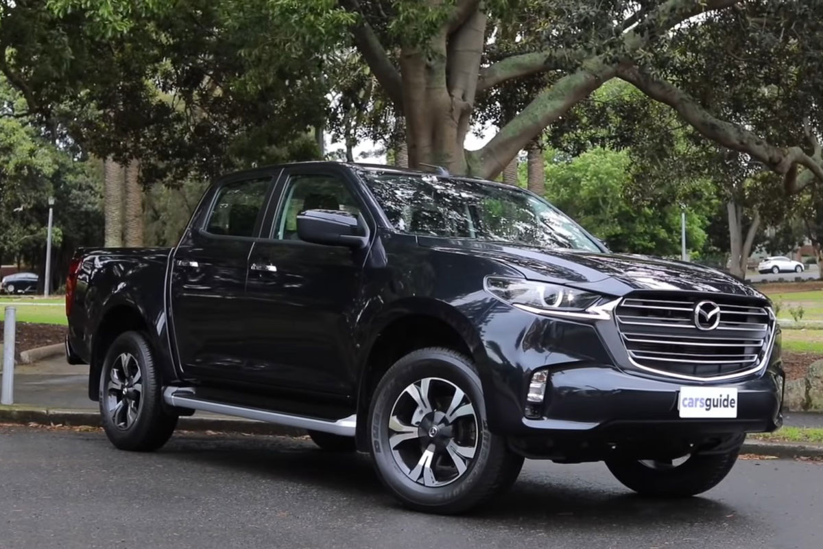 Đây là Mazda BT-50 2021 ngoài đời thực: Bán tải mềm mại liệu có thuyết phục được khách Việt? a1