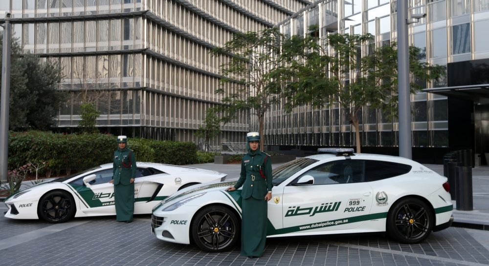 Xe cảnh s&aacute;t Dubai.