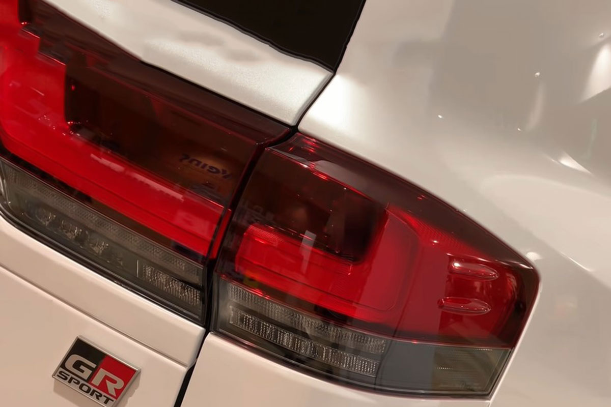 Toyota Land Cruiser 2022 lần đầu lộ diện ngoài đời thực tại Việt Nam, có gì hấp dẫn? a6