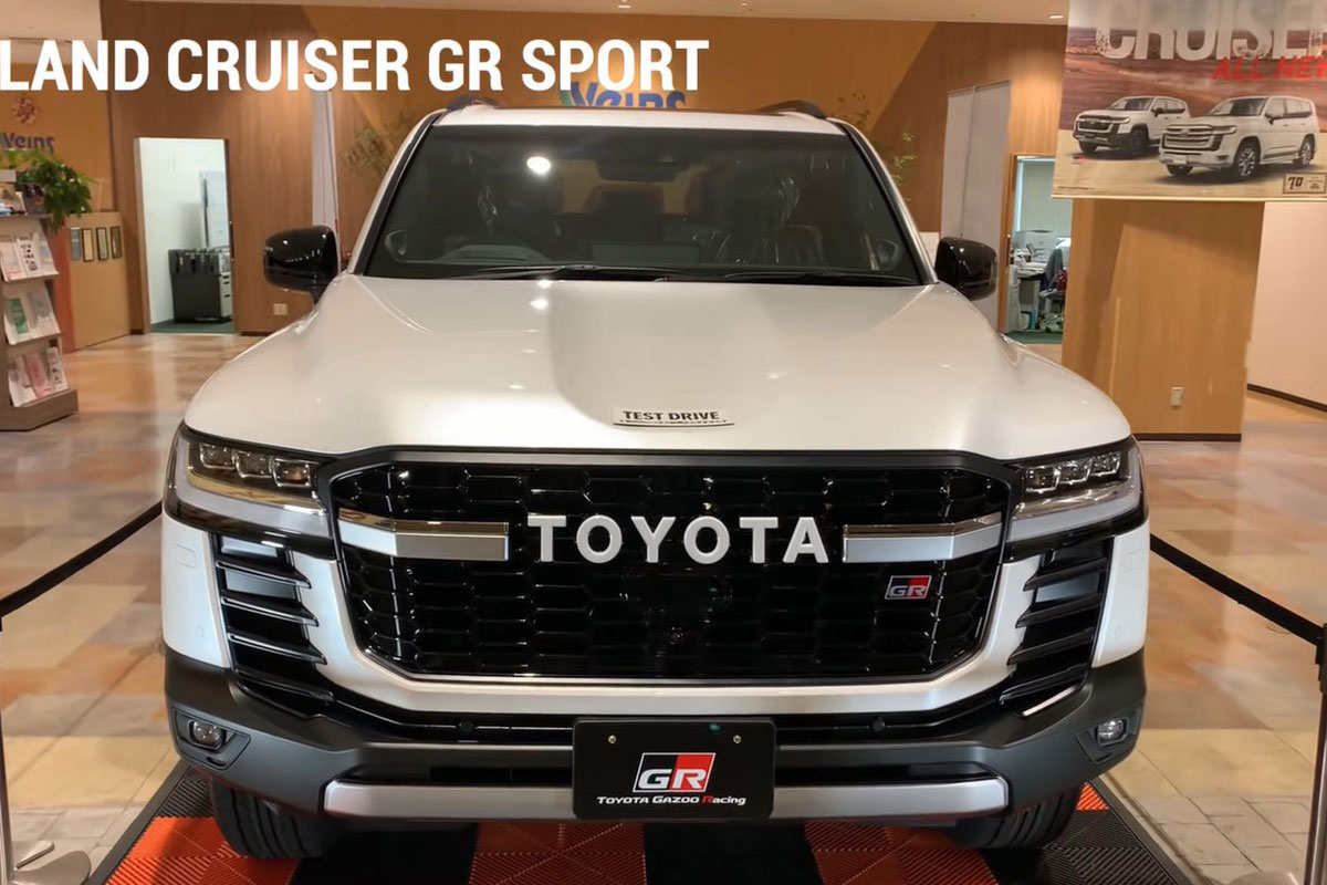 Toyota Land Cruiser 2022 lần đầu lộ diện ngoài đời thực tại Việt Nam, có gì hấp dẫn? a2