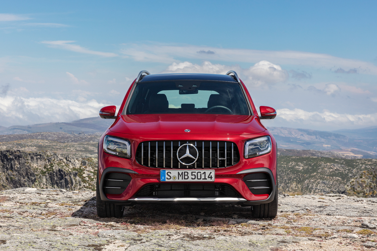 Gi&aacute; lăn b&aacute;nh xe Mercedes-Benz GLB 35 4MATIC 2021, tạm t&iacute;nh cao nhất hơn 3 tỷ đồng.
