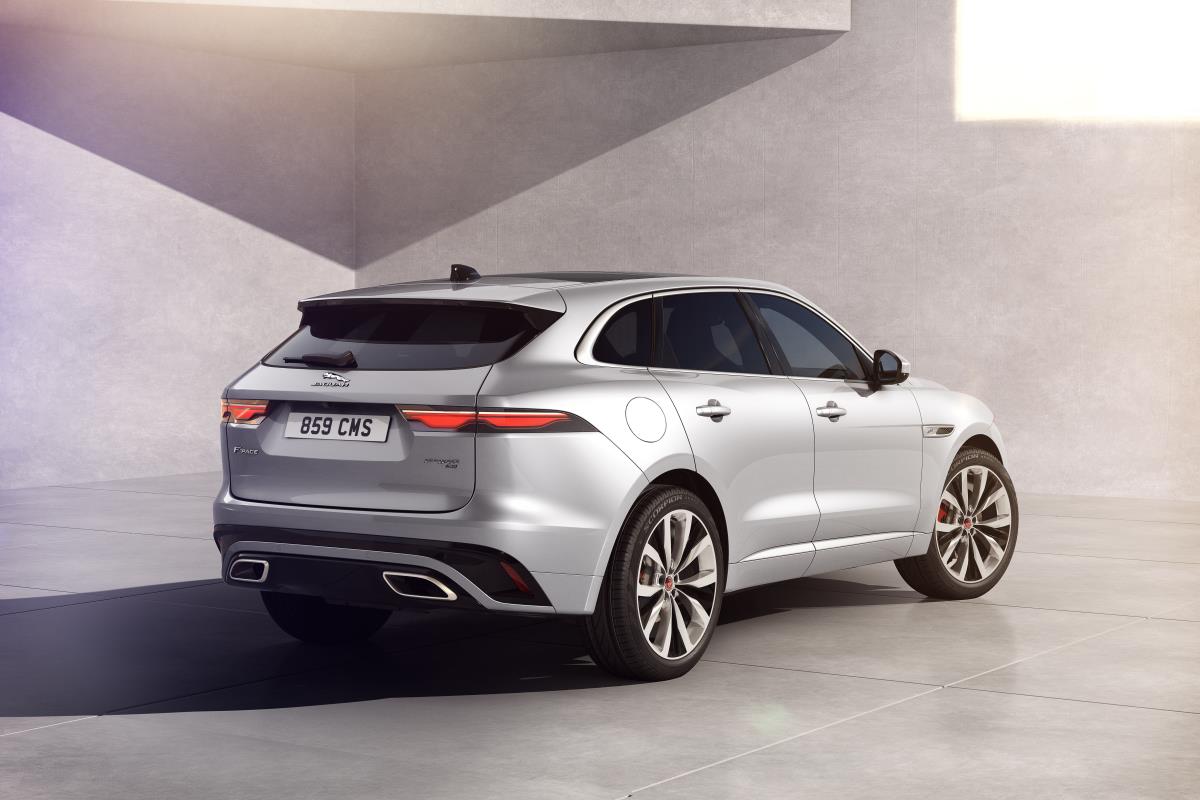 Jaguar F-Pace Dynamic Black mặt sau