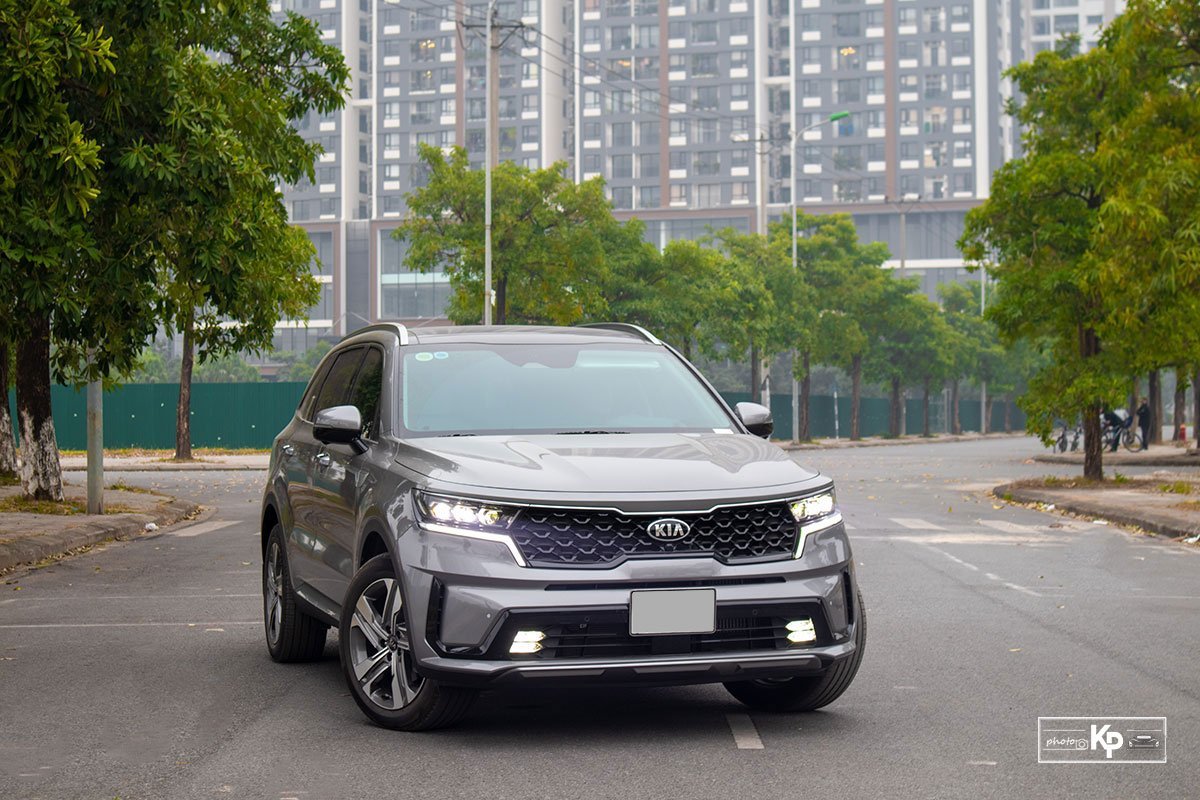 Dù cạnh tranh trực tiếp với Santa Fe nhưng doanh số Sorento chỉ đạt mức 121 xe trong tháng 7/2021.