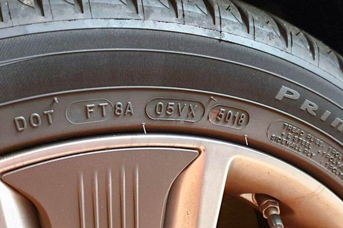  Có thể nhận biết xe tồn kho thông qua lốp xe.