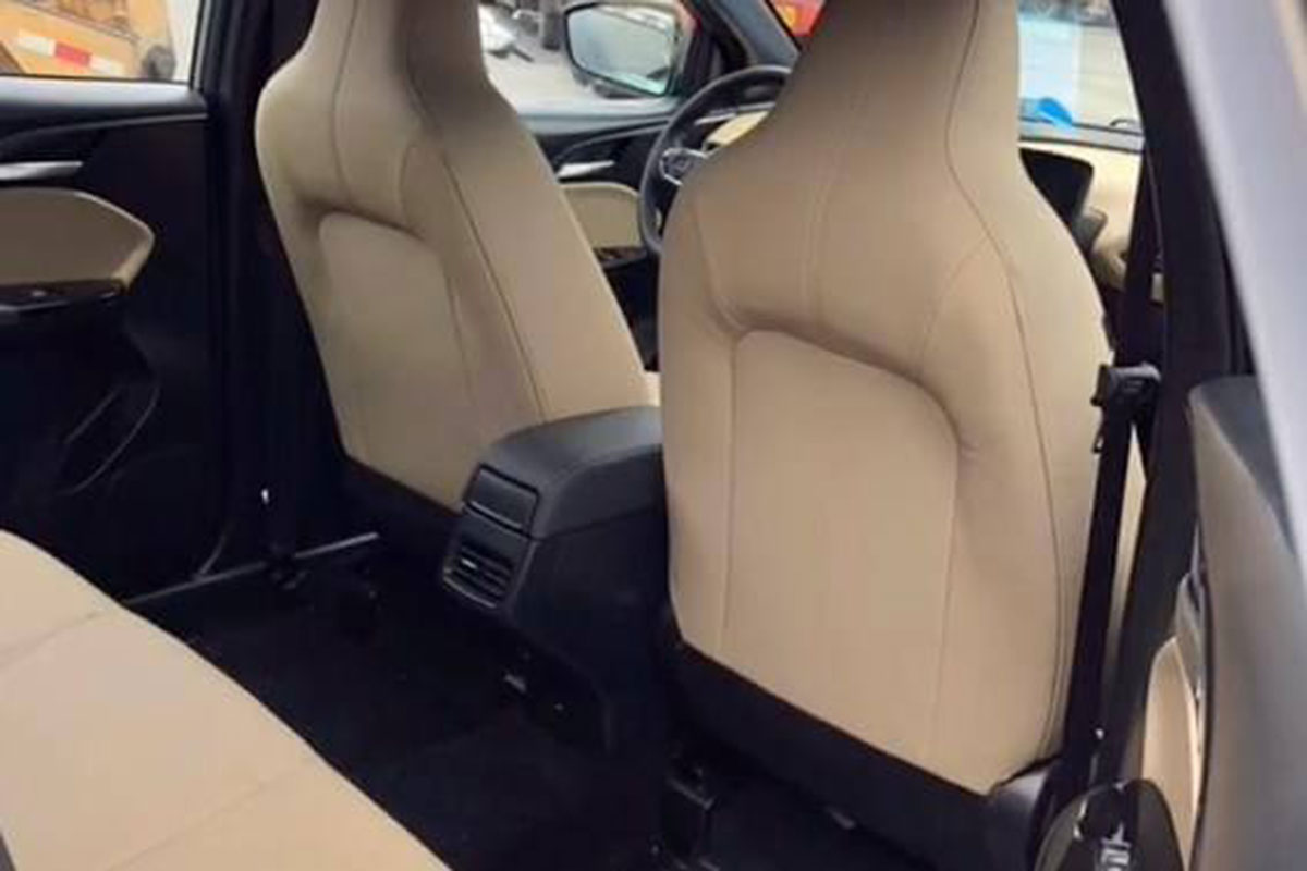 N&oacute;ng: Lộ ảnh thực tế nội thất xe VinFast VF e34 a2