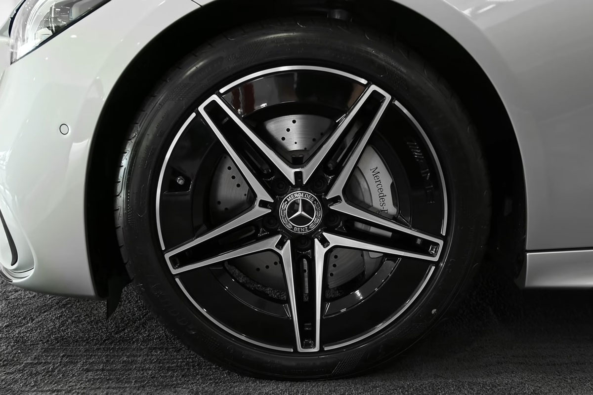 Mercedes-Benz C 300 AMG 2022 lộ diện thực tế: Đại lý Việt Nam nhận cọc, hẹn giao xe cuối năm a7