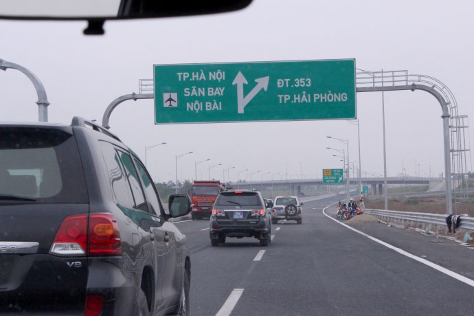 Chuyển l&agrave;n tr&ecirc;n cao tốc.