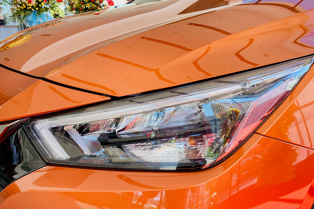Cụm đ&egrave;n pha LED tr&ecirc;n Nissan Almera 2021.