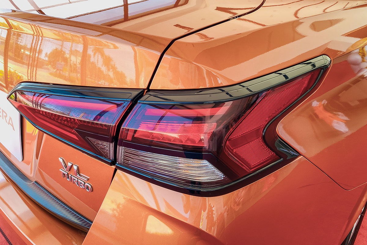 Cụm đ&egrave;n hậu LED tr&ecirc;n Nissan Almera 2021.