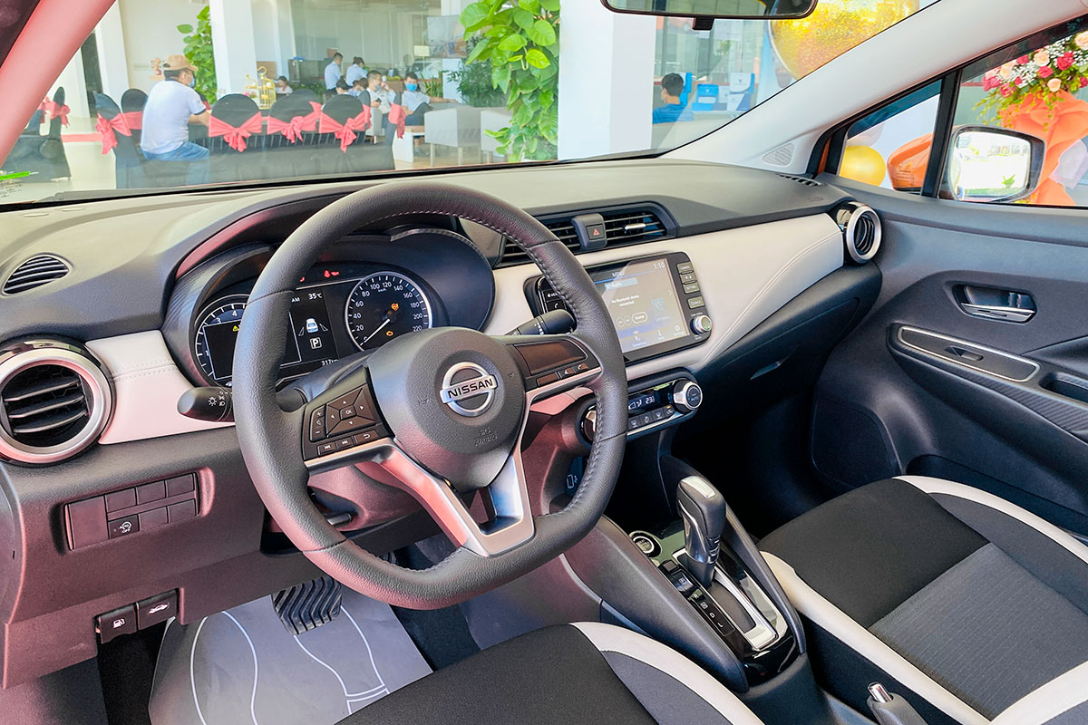 V&ocirc;-lăng D-Cut tr&ecirc;n Nissan Almera 2021.