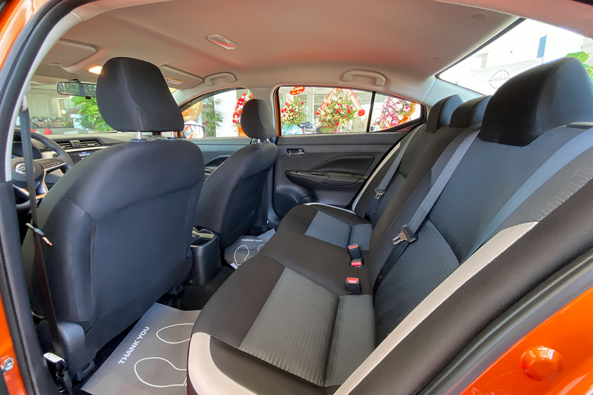 H&agrave;ng ghế sau của Nissan Almera 2021.