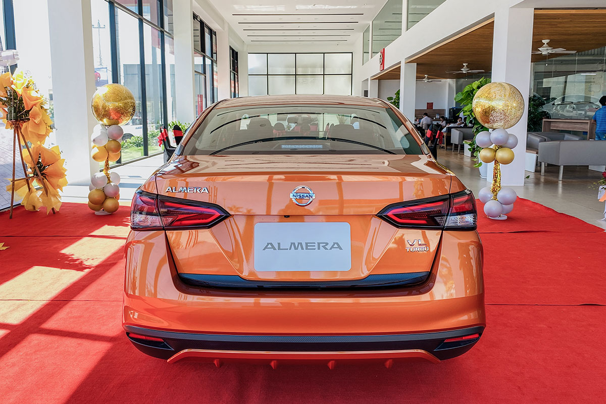 Đu&ocirc;i xe Nissan Almera 2021.