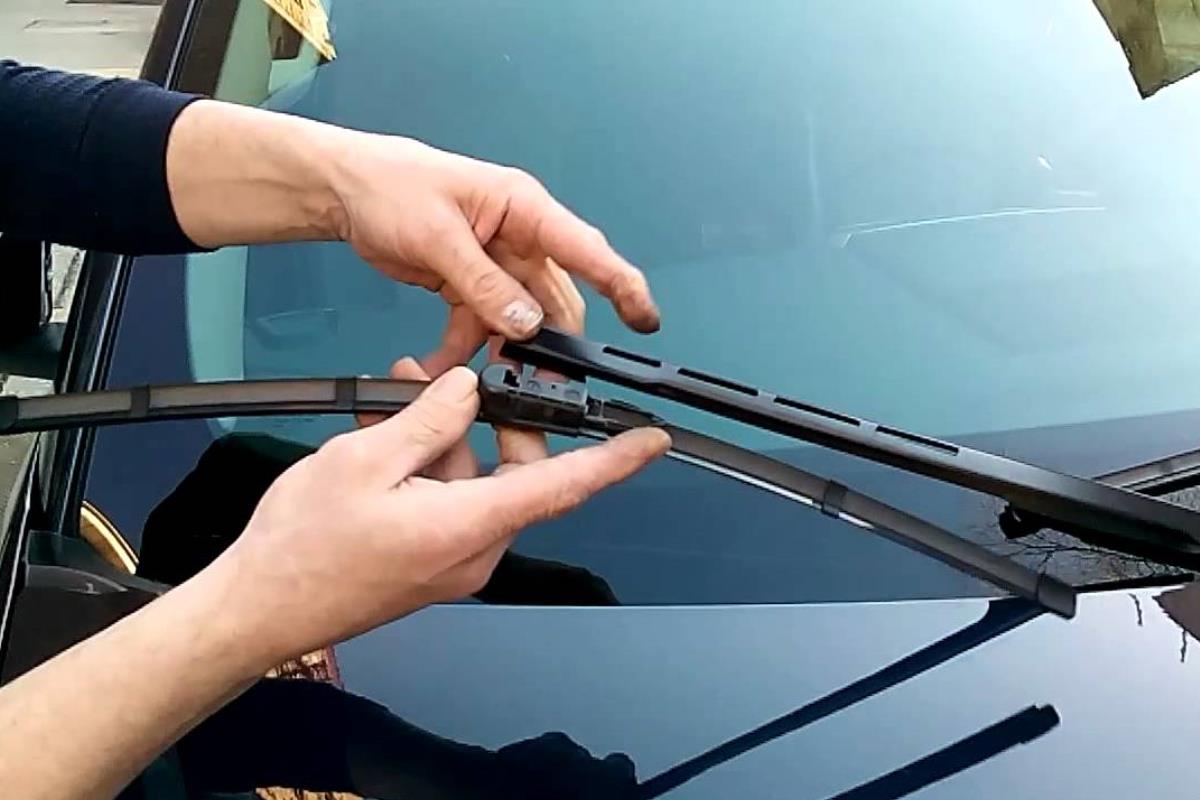 nâng cầ gạt mưa