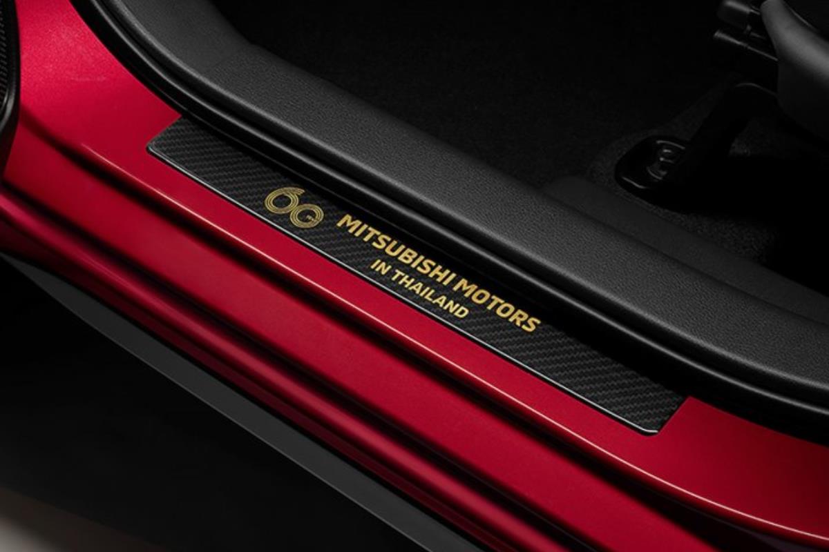 Mitsubishi Xpander Passion Red Edition đuôi xe 1