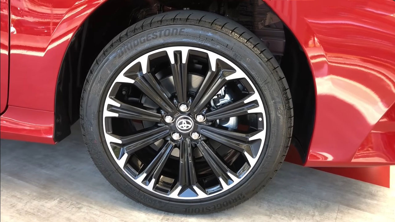 Diện kiến Toyota Corolla Altis GR Sport 2021 tại đại lý a5