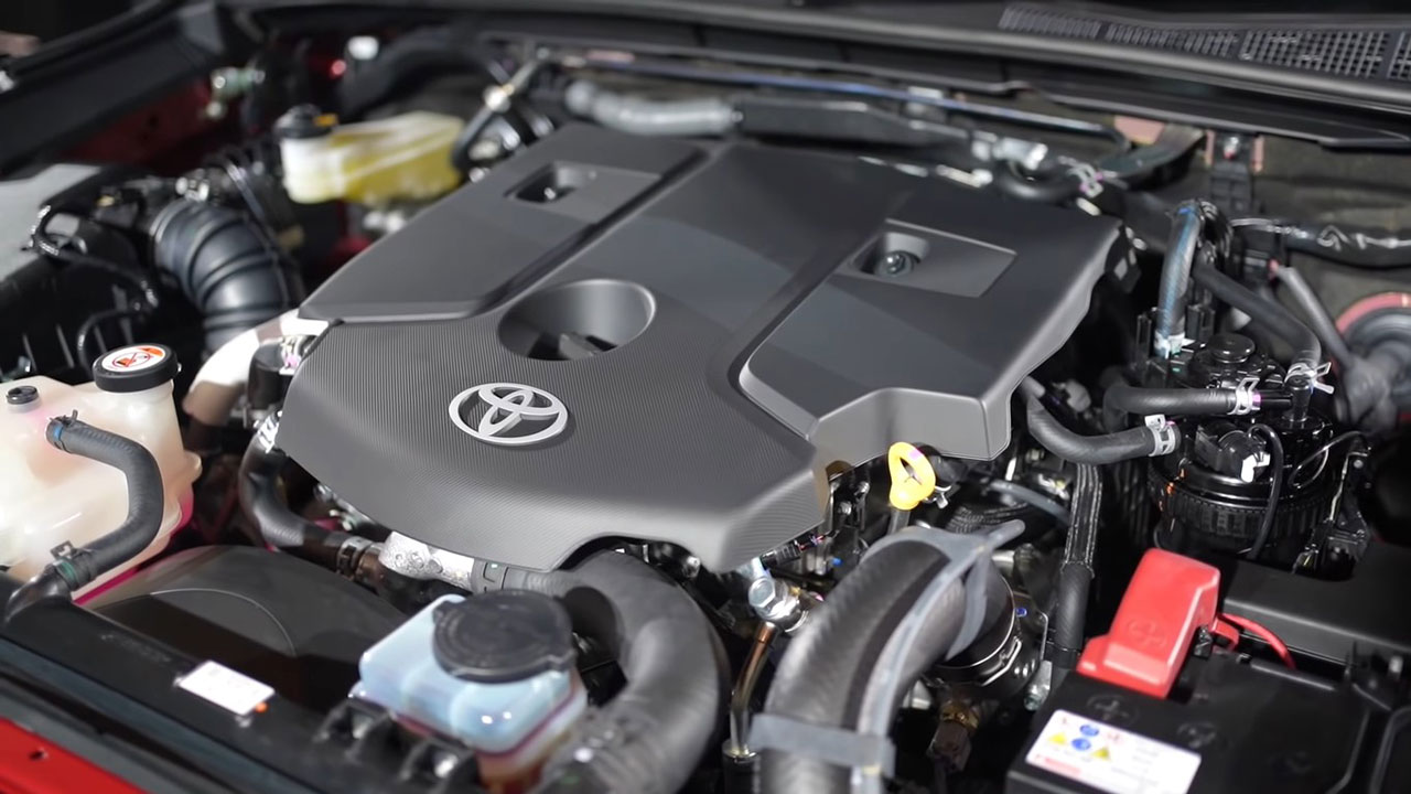 Bóc tem thực tế Toyota Fortuner GR Sport 2021 vừa ra mắt a12