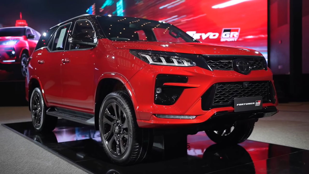 Bóc tem thực tế Toyota Fortuner GR Sport 2021 vừa ra mắt a1