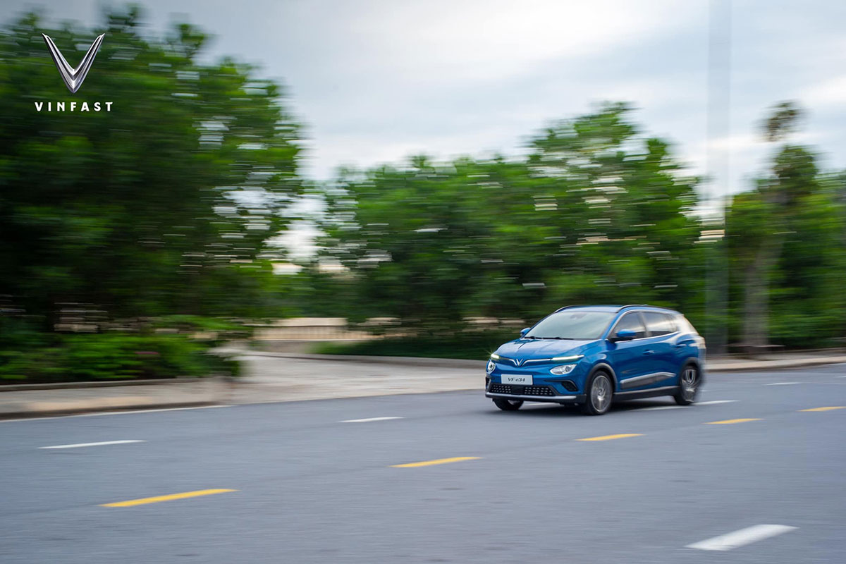 Ngắm h&igrave;nh ảnh thực tế kh&ocirc;ng che của VinFast VF e34 tại Việt Nam a4