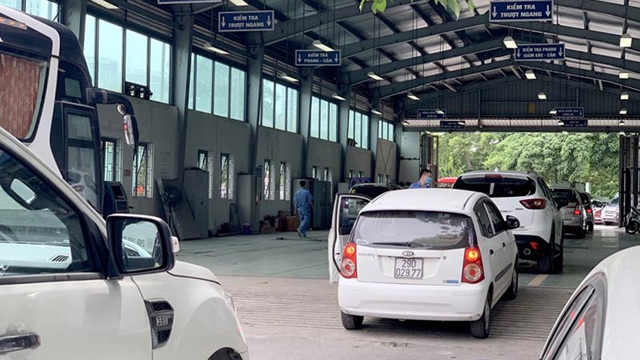 Cục Đăng kiểm Việt Nam tổ chức thu phí qua hệ thống các đơn vị đăng kiểm đối với phương tiện xe ô tô dân sự. 1