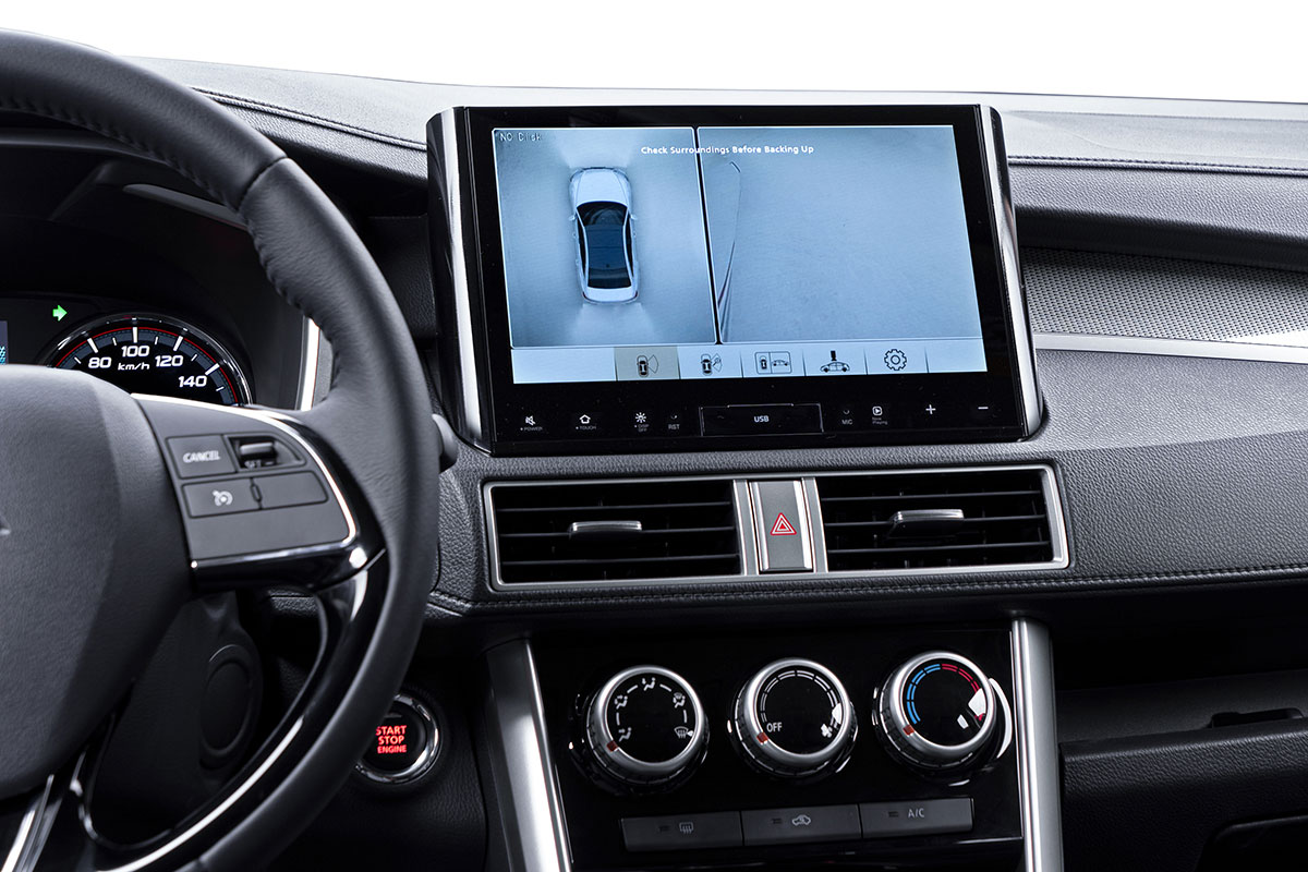 M&agrave;n h&igrave;nh hiển thị camera 360 tr&ecirc;n Mitsubishi Xpander phi&ecirc;n bản đặc biệt.