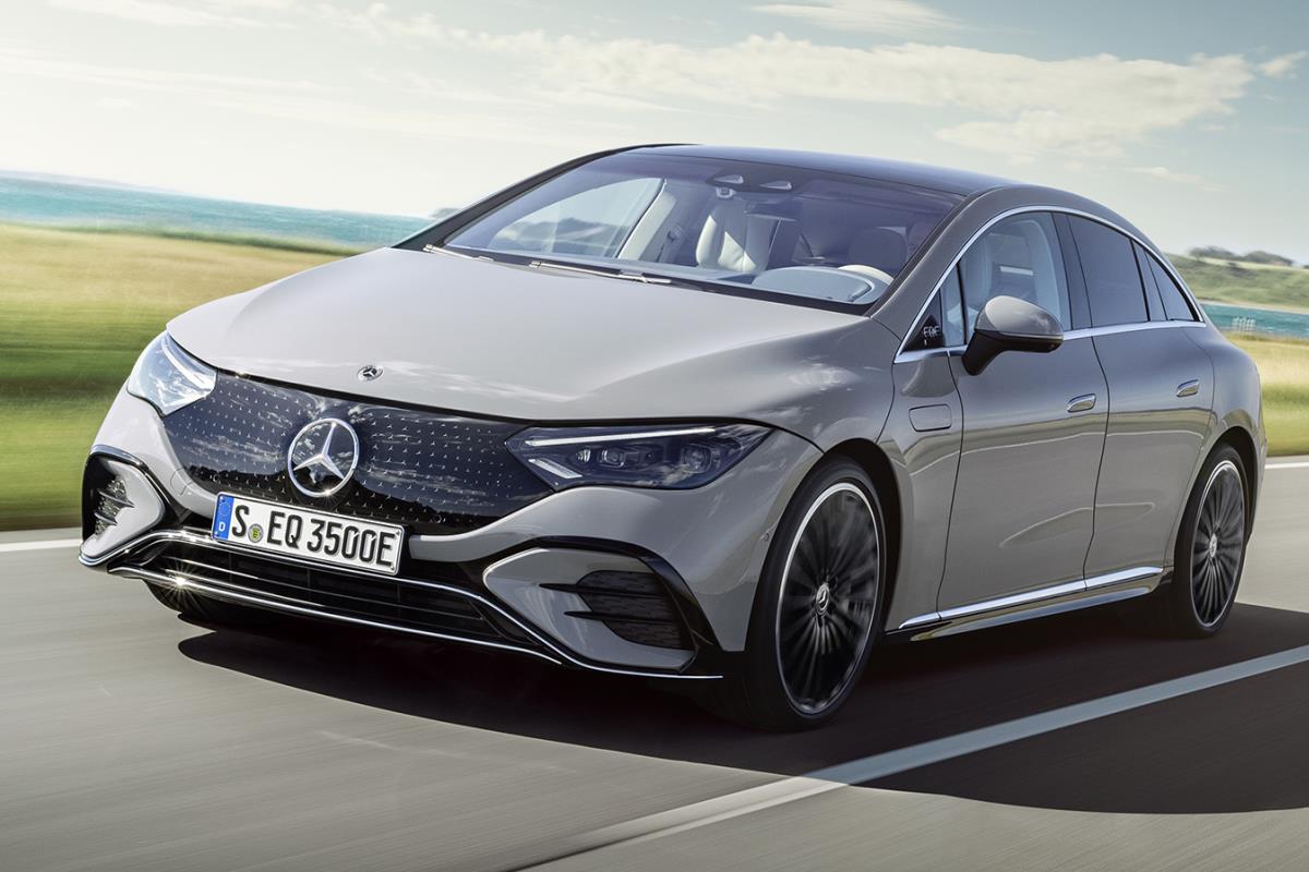 Mercedes-Benz EQE x&aacute;m mặt trước
