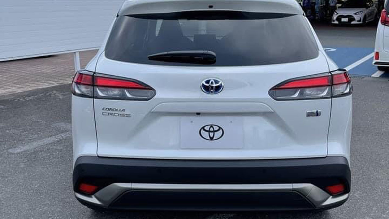 Ảnh thực tế Toyota Corolla Cross 2022 tại đại l&yacute;, nhiều thay đổi v&agrave; th&ecirc;m trang bị a4