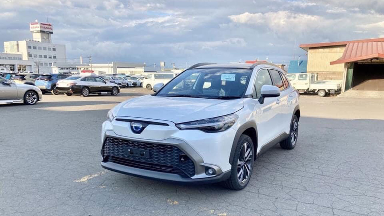 Ảnh thực tế Toyota Corolla Cross 2022 tại đại l&yacute;, nhiều thay đổi v&agrave; th&ecirc;m trang bị a1