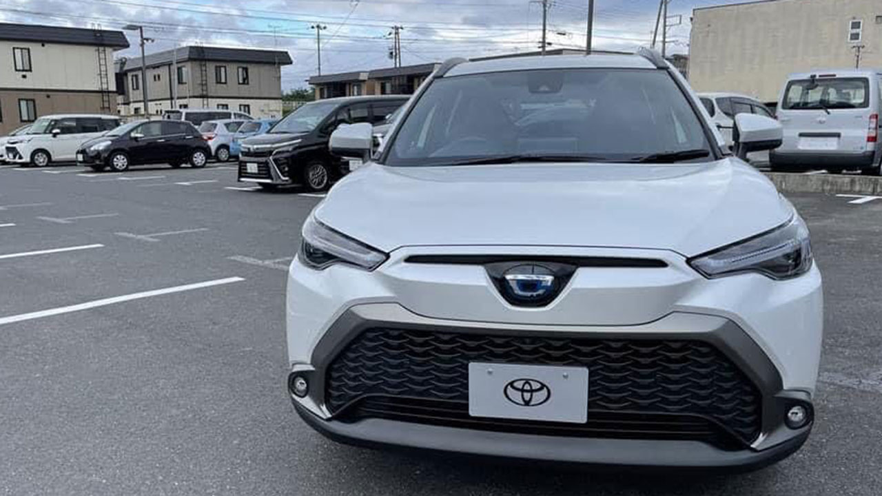 Ảnh thực tế Toyota Corolla Cross 2022 tại đại l&yacute;, nhiều thay đổi v&agrave; th&ecirc;m trang bị a2