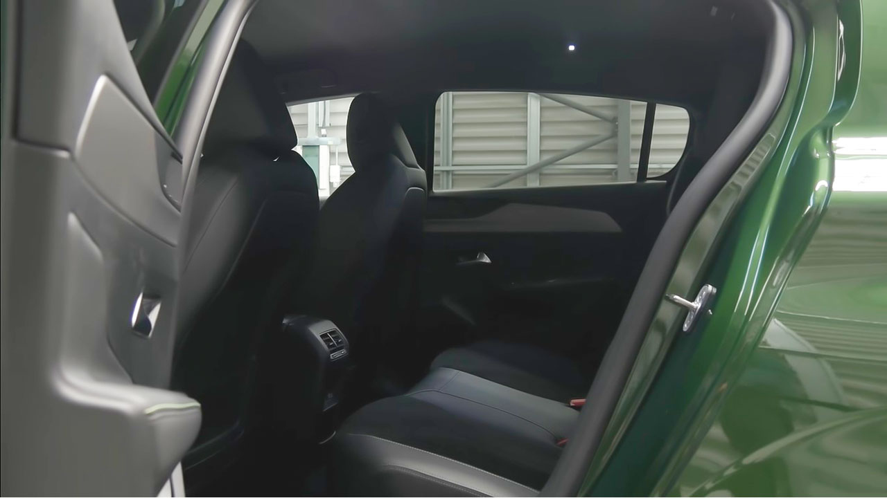 Bóc tách thực tế Peugeot 308 2022 Trong sang, ngoài xịn khiến Mazda 3 phải lo lắng a17
