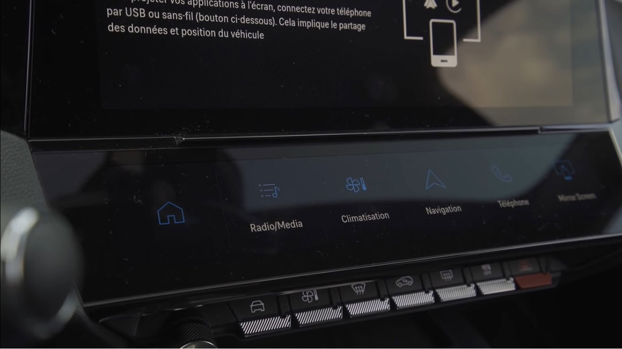 Bóc tách thực tế Peugeot 308 2022 Trong sang, ngoài xịn khiến Mazda 3 phải lo lắng a12