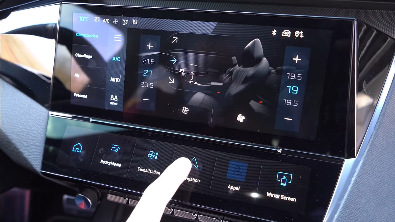 Bóc tách thực tế Peugeot 308 2022 Trong sang, ngoài xịn khiến Mazda 3 phải lo lắng a11