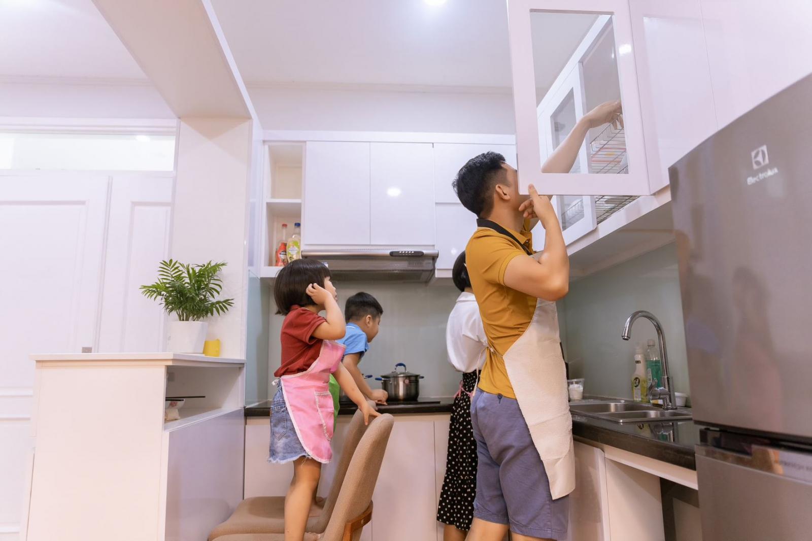 Gia đình cùng làm bếp