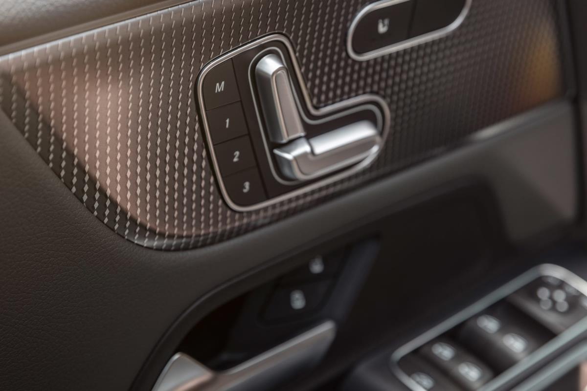 Mercedes EQB 2021 cửa 1