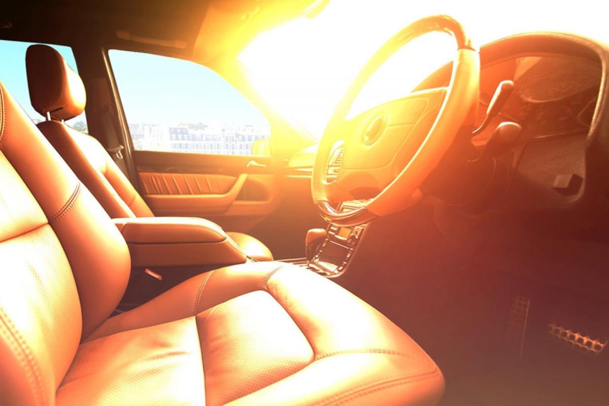 đỗ xe dưới trời nắng n&oacute;ng