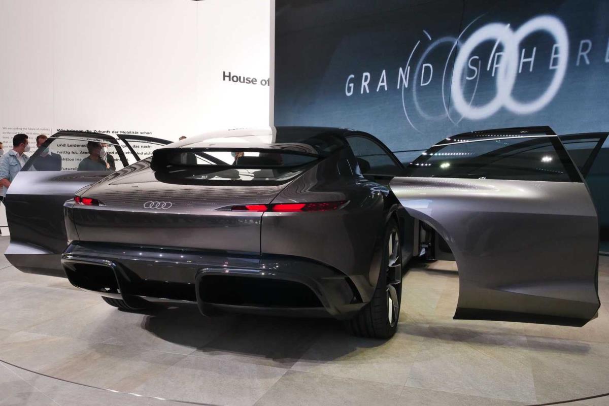 Audi Grandsphere Concept mặt sau