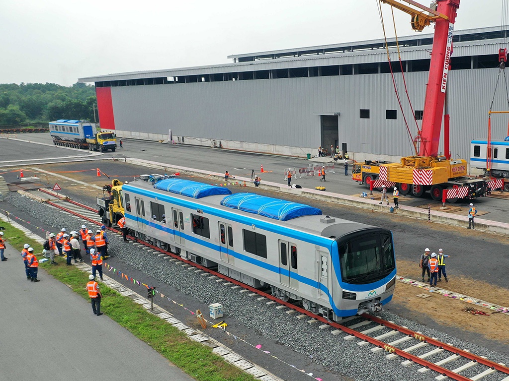 C&ocirc;ng nh&acirc;n thi c&ocirc;ng tuyến metro số 1 TP.HCM