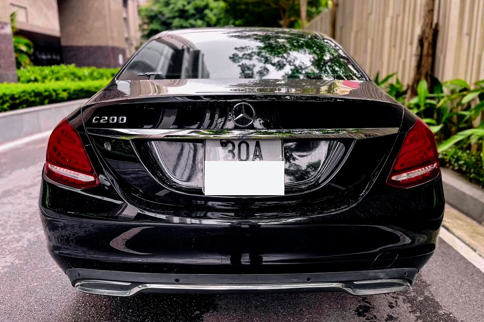 Mercedes C200 2015.