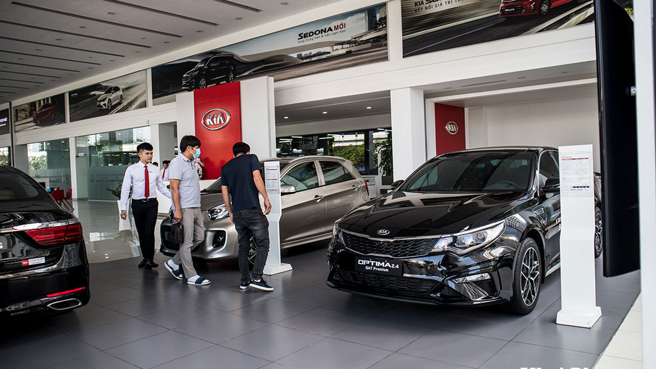 Kia Cerato, Kia Sedona giảm giá khủng, đại lý dọn kho chờ xe mới 1