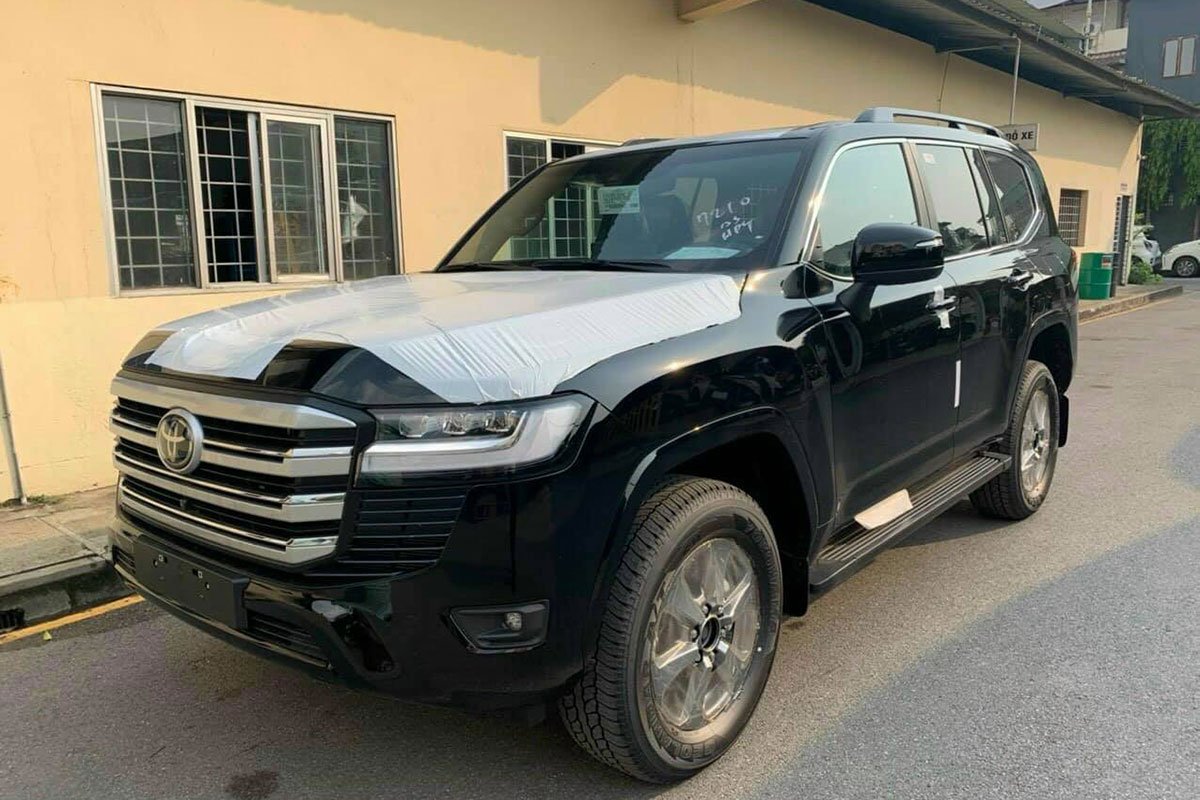 Toyota Land Cruiser 2022 vừa cập bến thị trường Việt 1