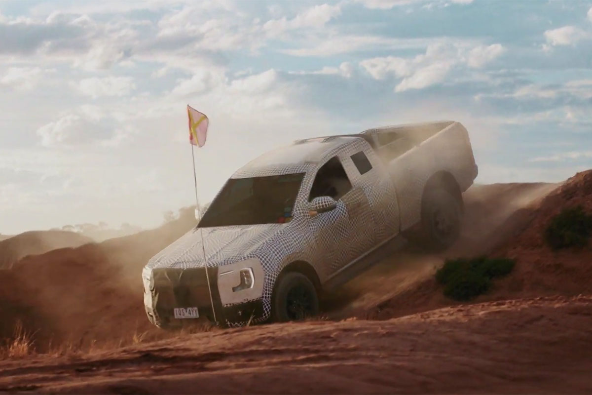 Ford Ranger với địa h&igrave;nh c&aacute;t