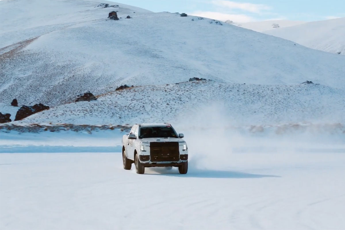Ford Ranger với địa h&igrave;nh băng tuyết.