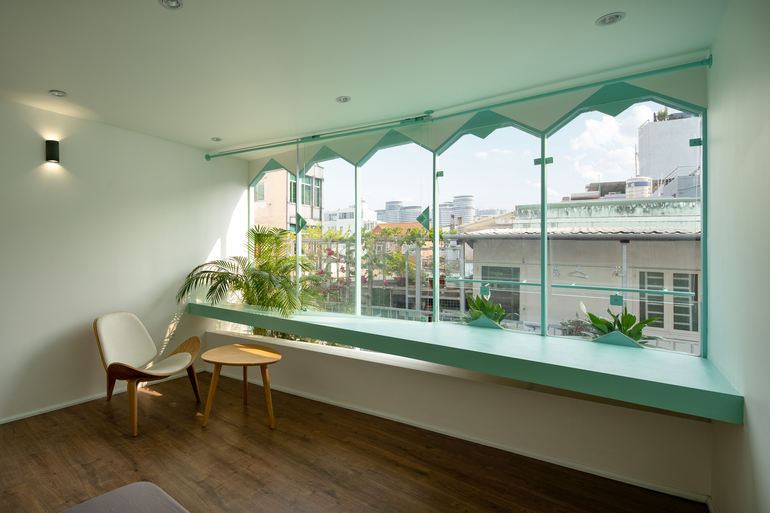 Màu sắc, hình khối được sắp xếp và kết hợp vô cùng ăn ý trong phòng ngủ này, kiến tạo không gian thư giãn thoải mái, dễ chịu nhất.