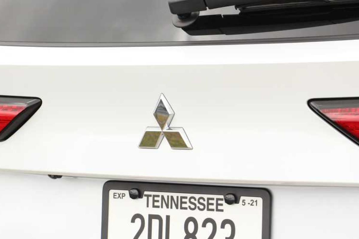 Mitsubishi Outlander 2022 đèn hậu 1