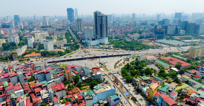 hai bên tuyến đường Phạm Hùng, Hà Nội