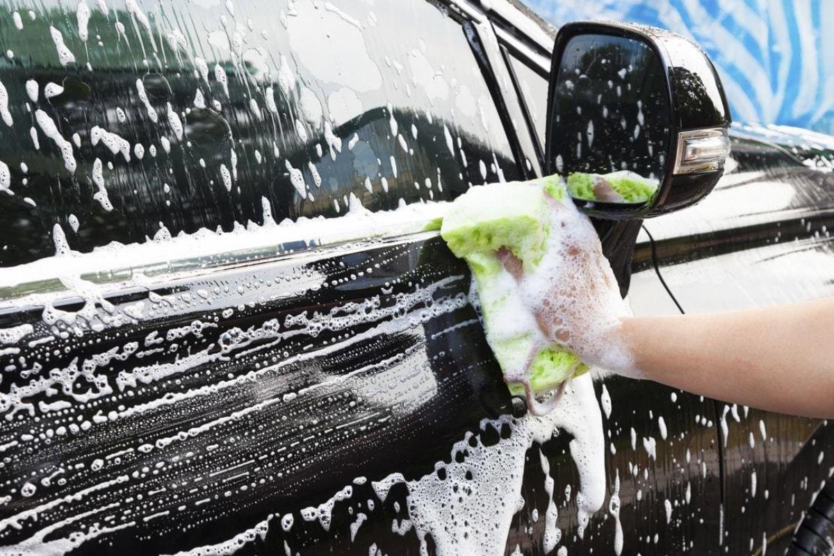 tự rửa xe tại nh&agrave;