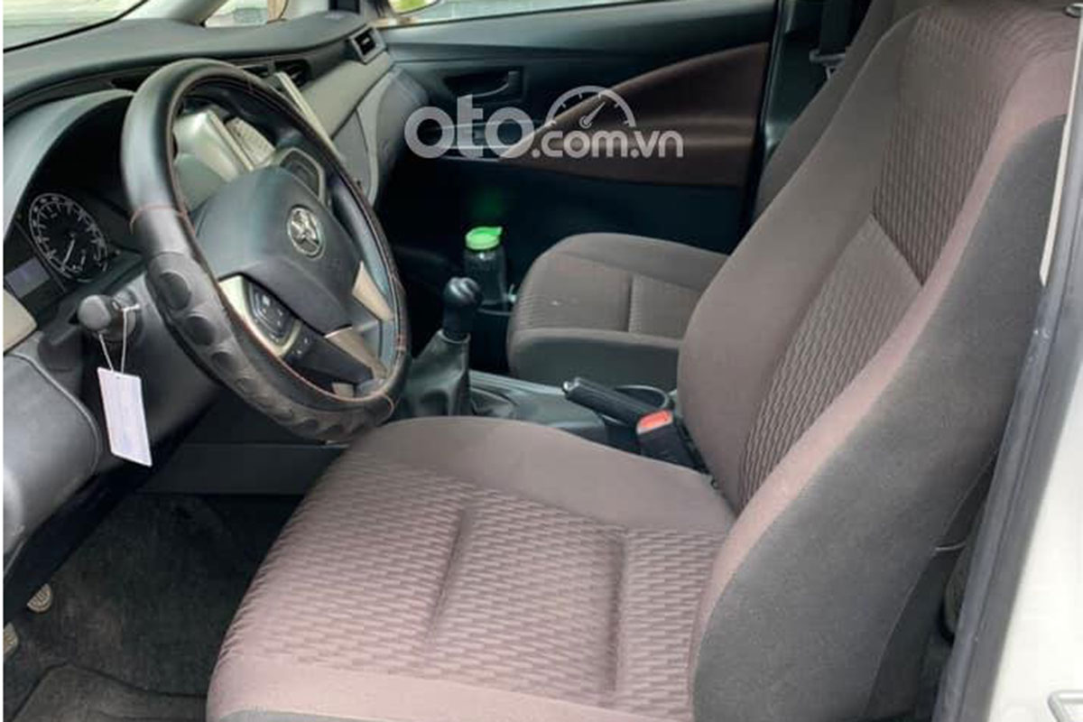 Chạy gần 1 năm, Toyota Innova có giá rẻ bất ngờ 4 Chạy gần 1 năm, Toyota Innova có giá rẻ bất ngờ a4