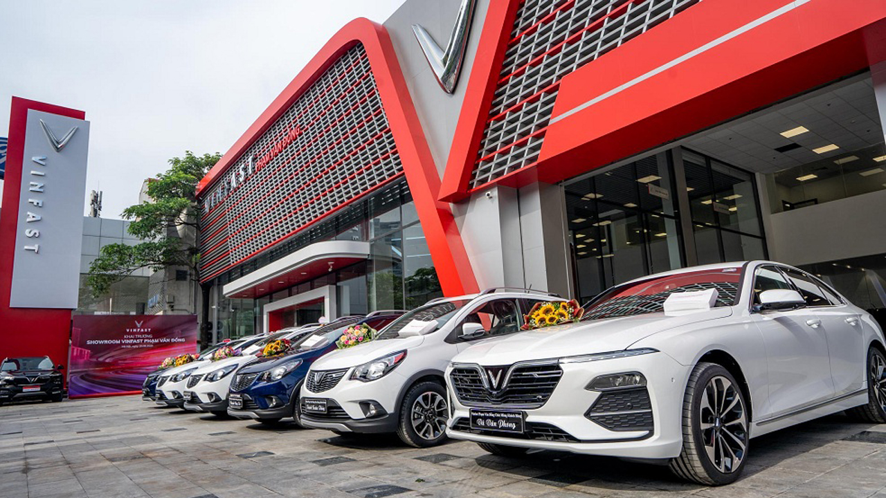 Bán 2.310 xe trong tháng 8, VinFast bất ngờ cho Hyundai "hít khói" 1