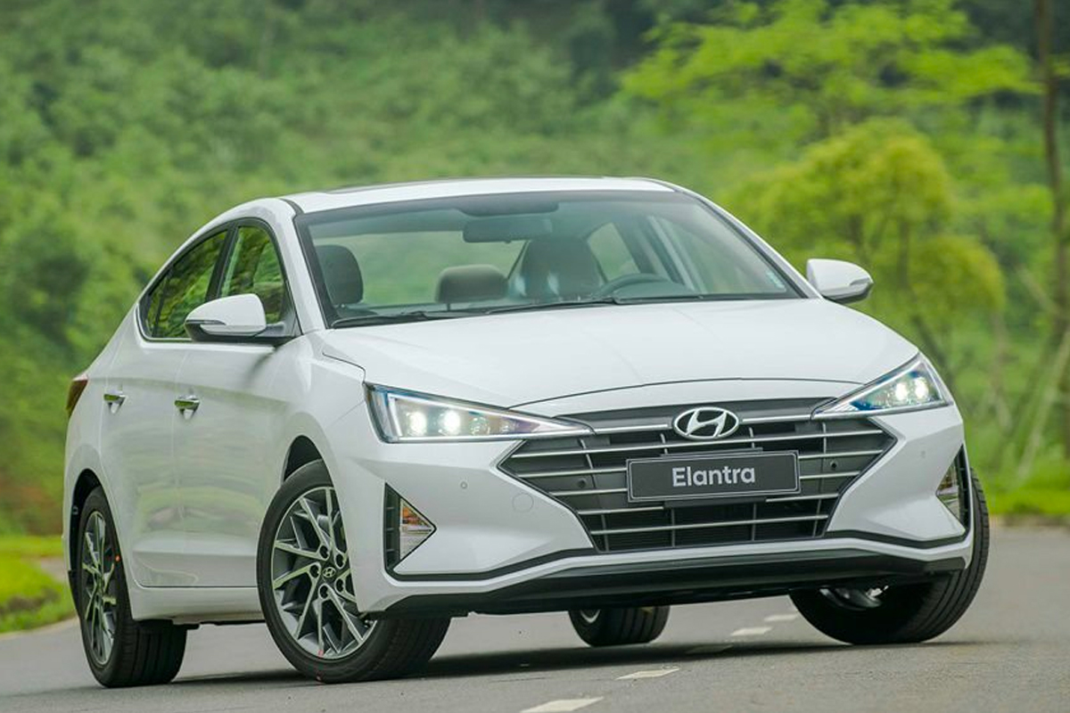 Hyundai Elantra ưu đ&atilde;i