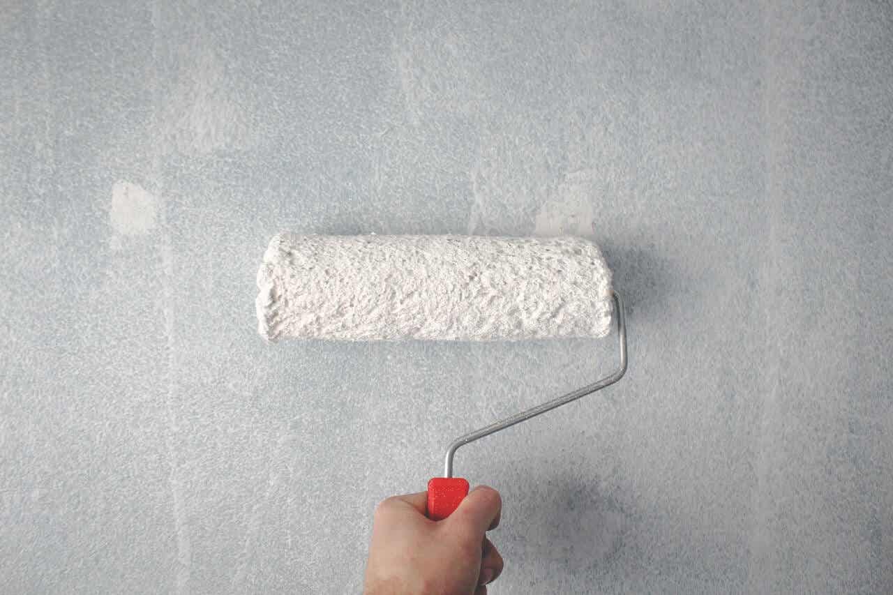 cận cảnh sơn tường m&agrave;u x&aacute;m