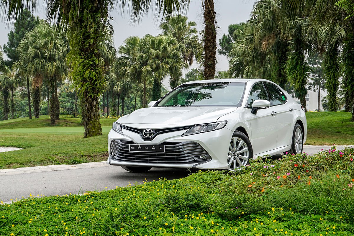 diễn biến phức tạp của dịch Covid-19 nên doanh số bán Toyota Camry khá bèo bọt
